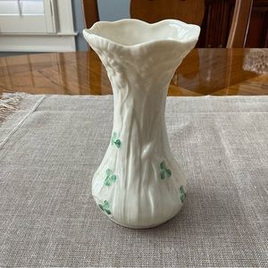 Belleek Country Trellis Shamrock Vase